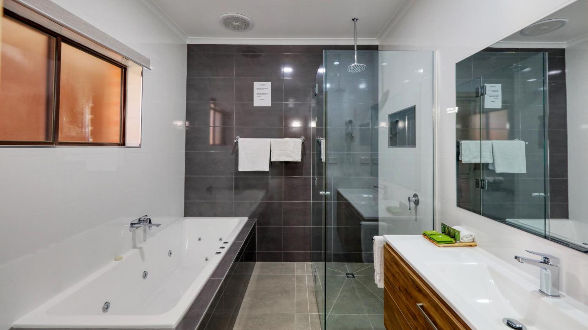 Top Of The Town Motel & Apartments Benalla Bagian luar foto