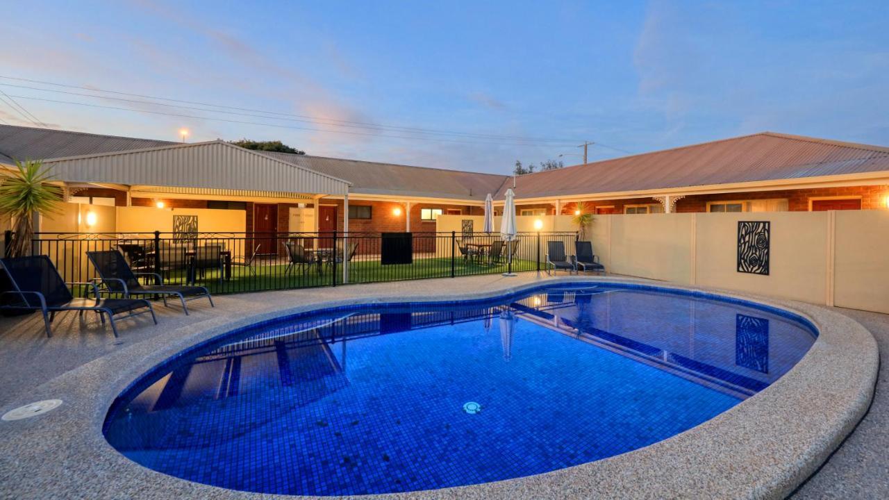 Top Of The Town Motel & Apartments Benalla Bagian luar foto