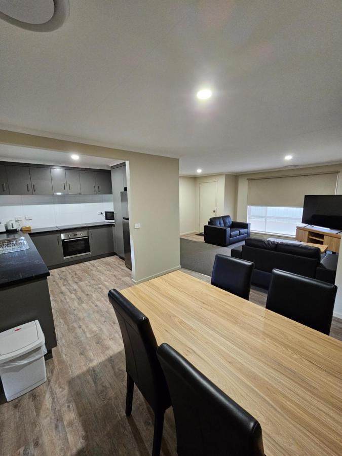 Top Of The Town Motel & Apartments Benalla Bagian luar foto
